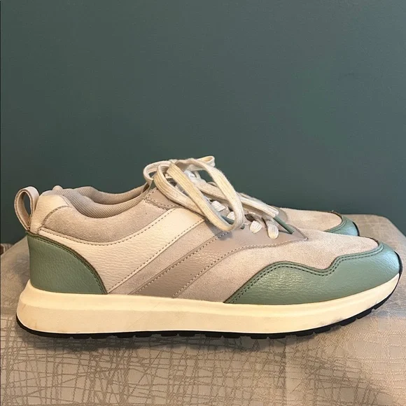 Fat Face sneakers/trainers in very good condition . Size 41 - Picture 4 of 9